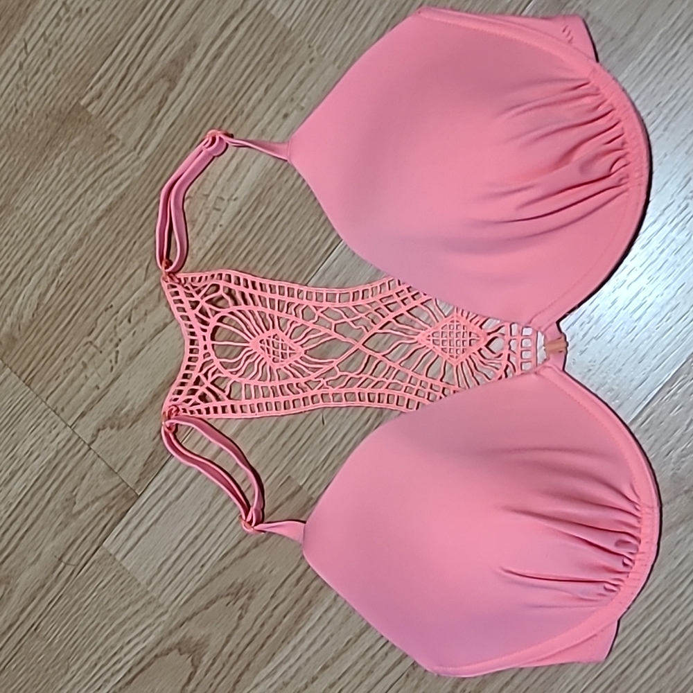 Front latch peach bikini top